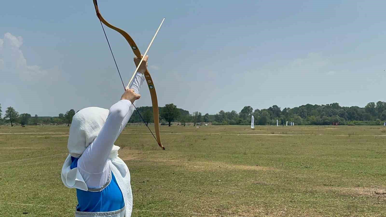 Düzce’de Geleneksel Türk Okçuluğu menzil yarışları başladı