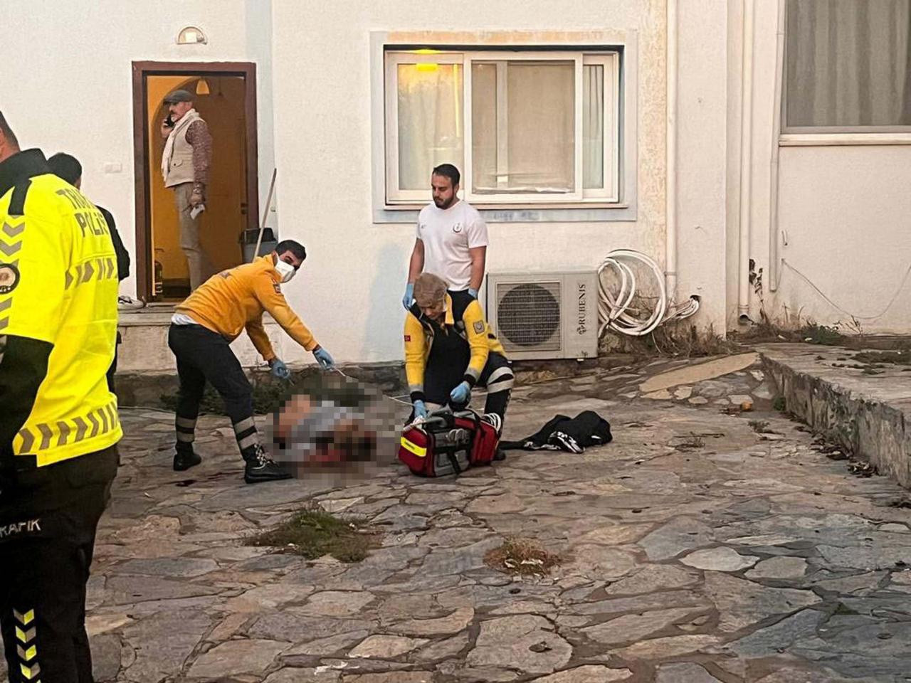 Annesini boğazını keserek öldüren 17 yaşındaki genç için istenen ceza belli oldu