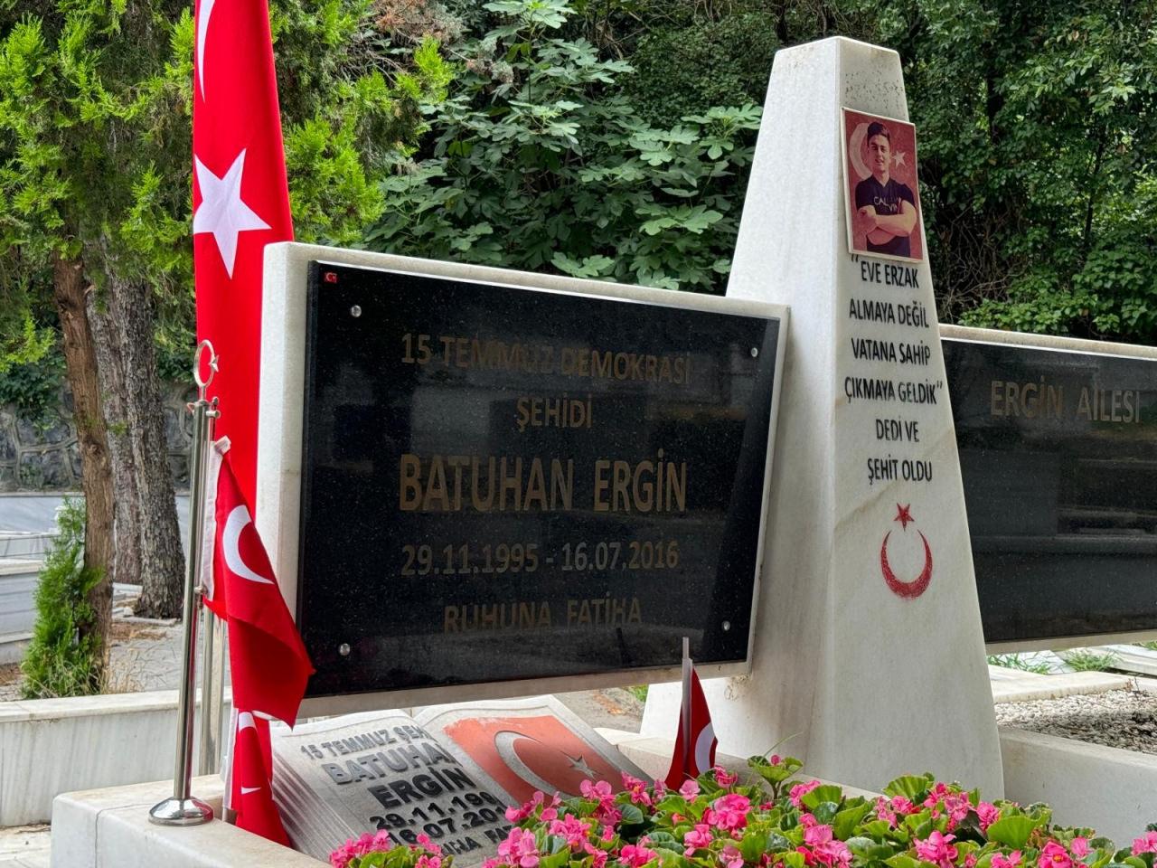 Şehit babasından İBB'ye bayrak tepkisi