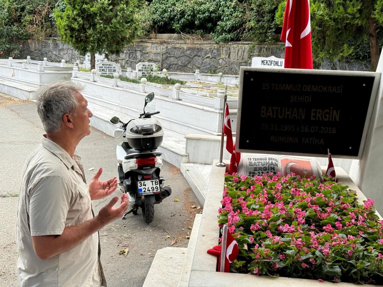 Şehit babasından İBB'ye bayrak tepkisi