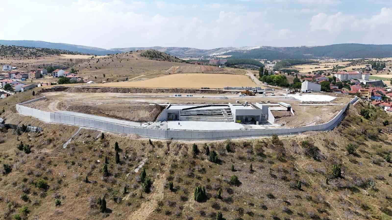 Başkan Bakkalcıoğlu teknik heyetlerle birlikte Kurtuluş Savaşı ve İnönü Zaferleri Anı Evi’nde incelemelerde bulundu