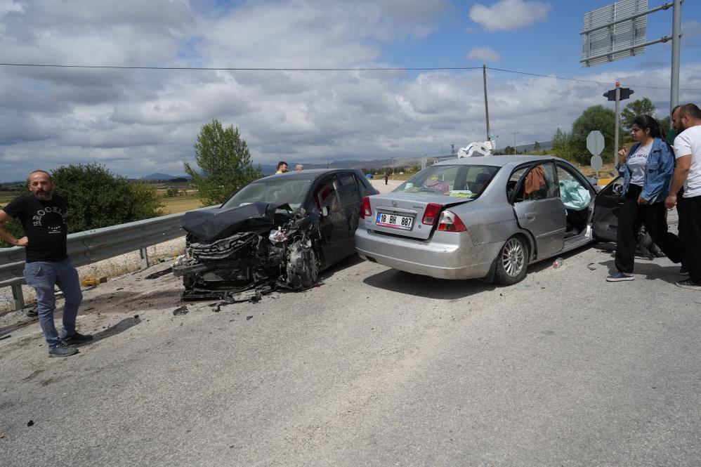 Zincirleme trafik kazası: 1'i ağır, 2'si çocuk 12 yaralı