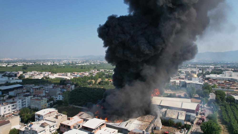 Kağıt ve elyaf fabrikasında yangın paniği