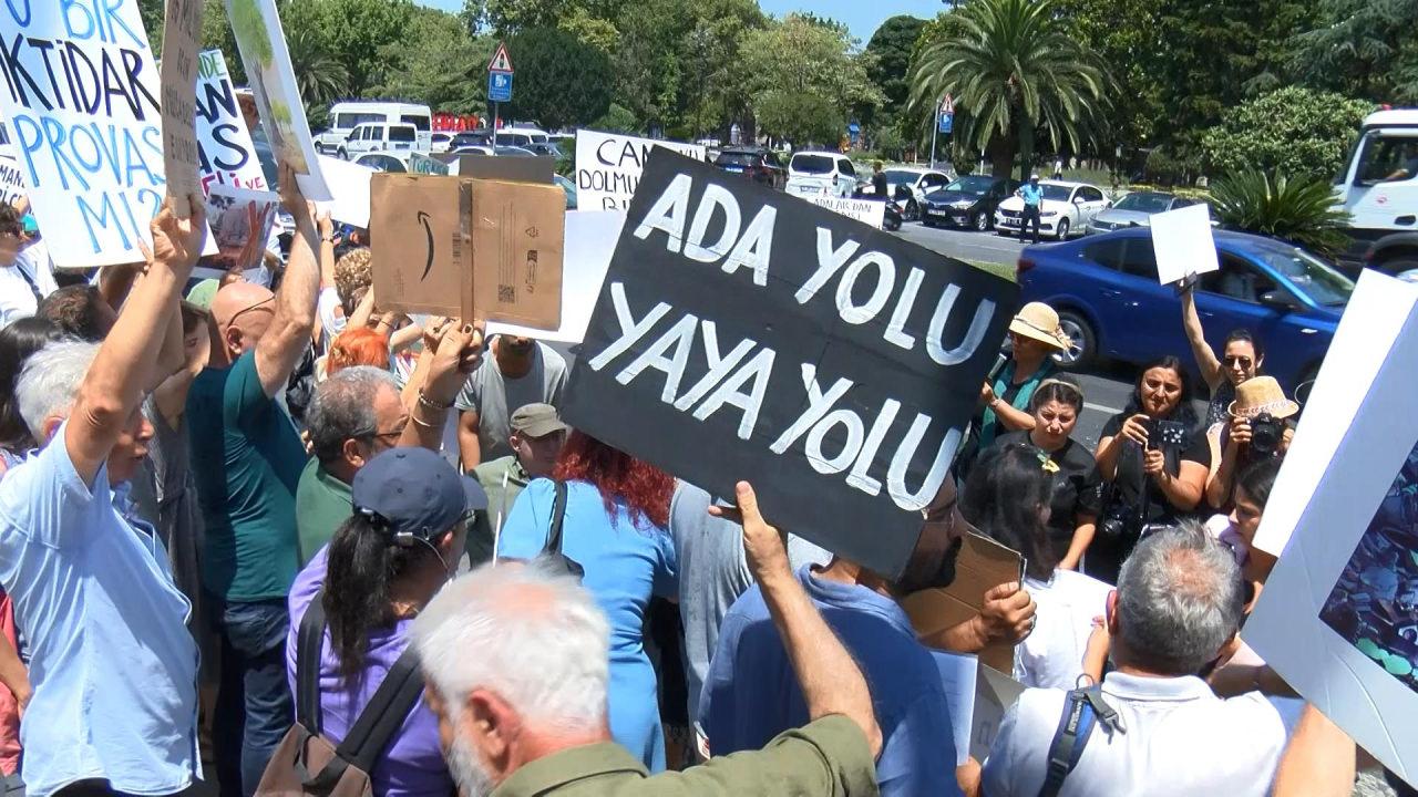 Ada sakinleri Saraçhane'de toplandı: İBB'yi protesto etti