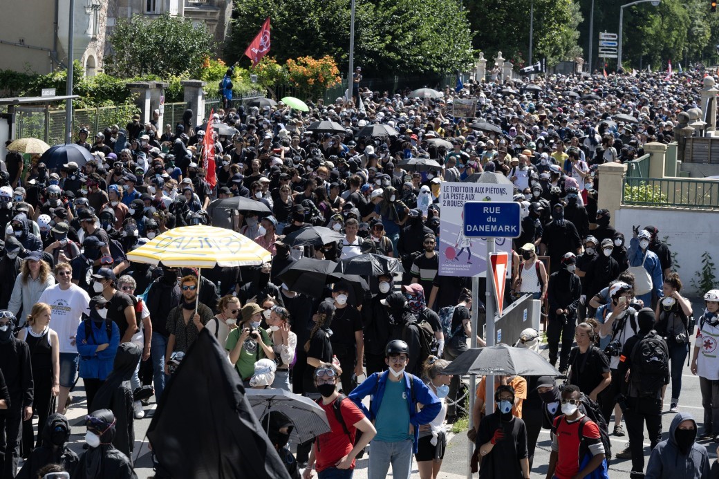 Fransa'da yapay su havzaları protestosuna polis müdahalesi: 6 yaralı, 5 gözaltı