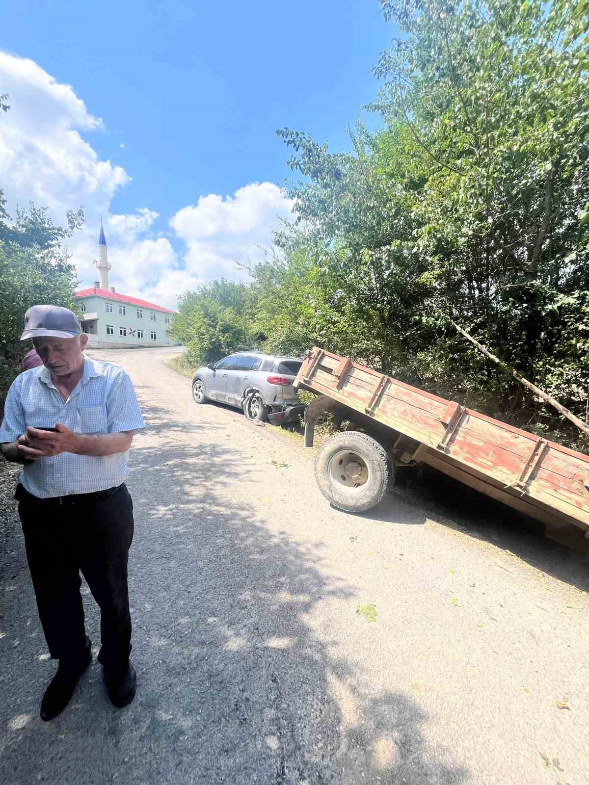 Karabük’te otomobille çarpışan traktör devrildi: 2 yaralı