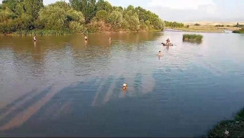 Serinlemek için suya giren 3 çocuktan biri öldü, biri kayıp