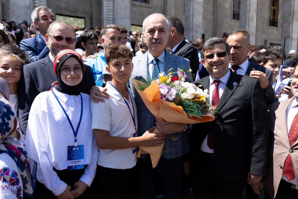 TBMM Başkanı Kurtulmuş, Meclis'te gençleri misafir etti