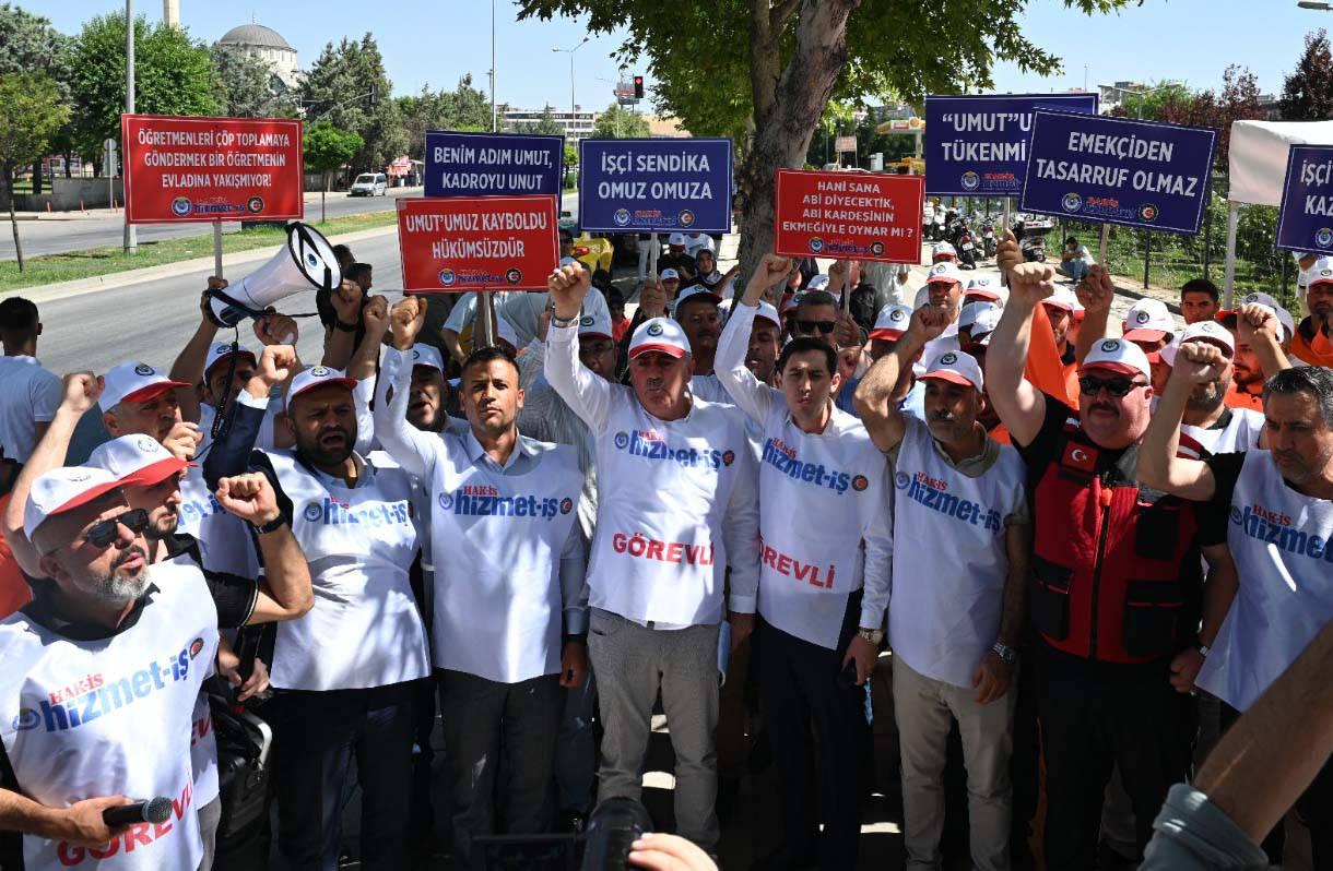 CHP'li belediyeden kıyım! Kadın öğretmenler parka erkekler süpürgeye gönderildi...