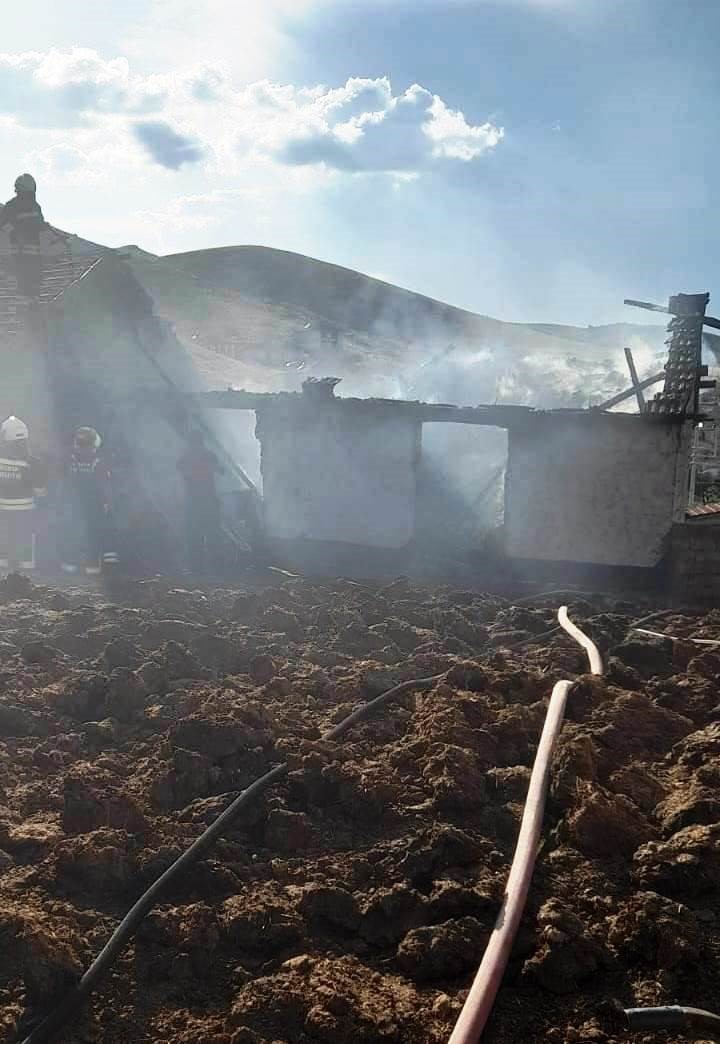 Konya’da samanlık ve kömürlük yangını