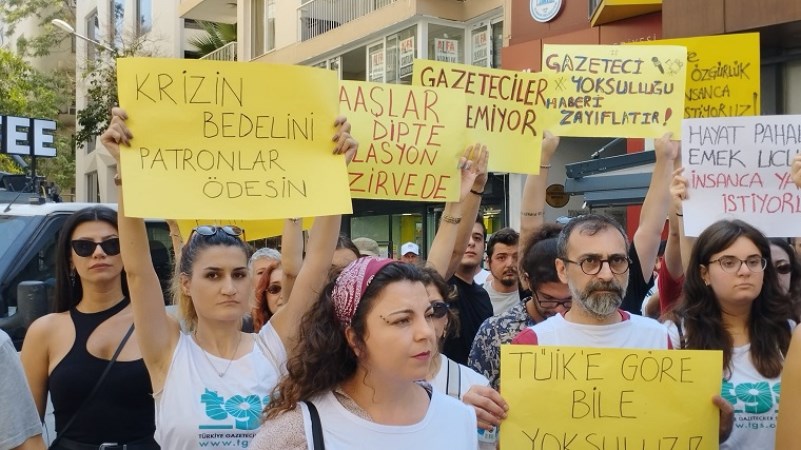 İzmirli gazetecilerden ‘maaş' protestosu - Son Dakika Türkiye,Cumhuriyet'in Egesi Haberleri | Cumhuriyet