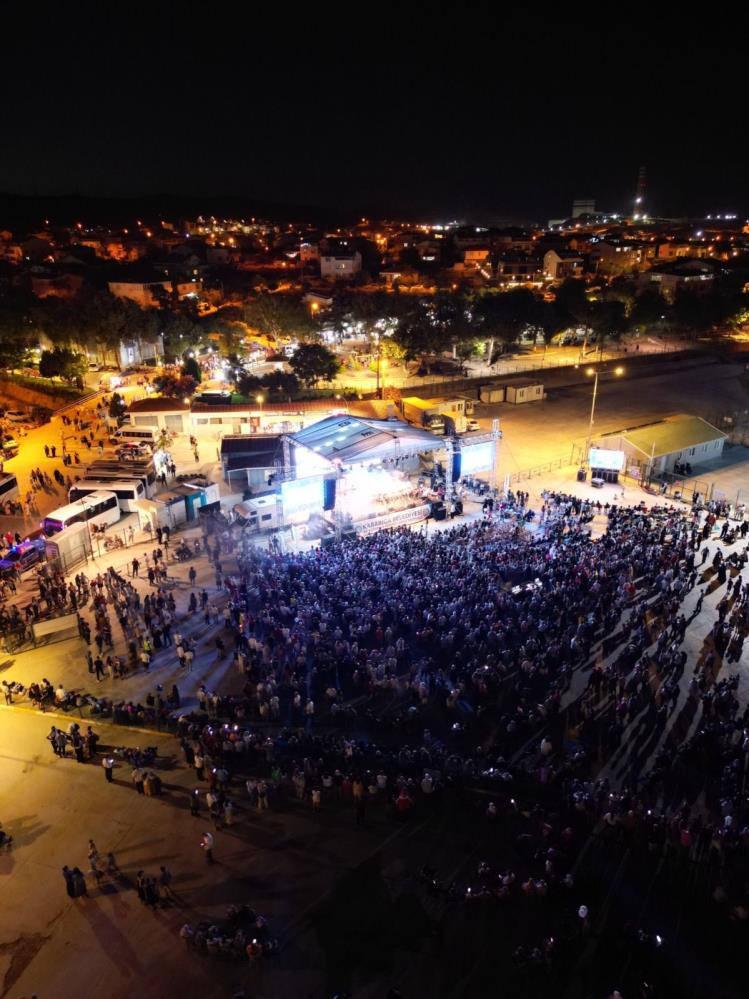 Konser skandalı! Merve Özbey binlerce kişiyi alanda bırakarak şehri terk etti