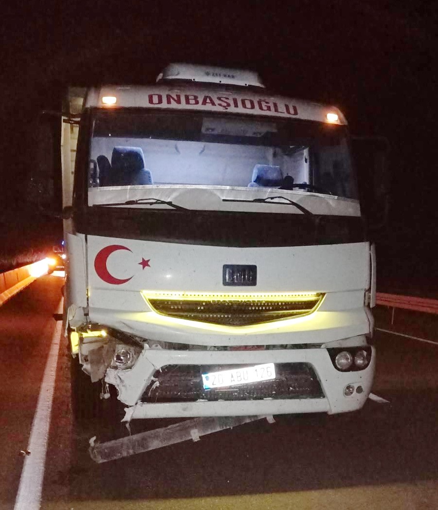 Manisa’da kamyon ile traktör çarpıştı: 1 ölü