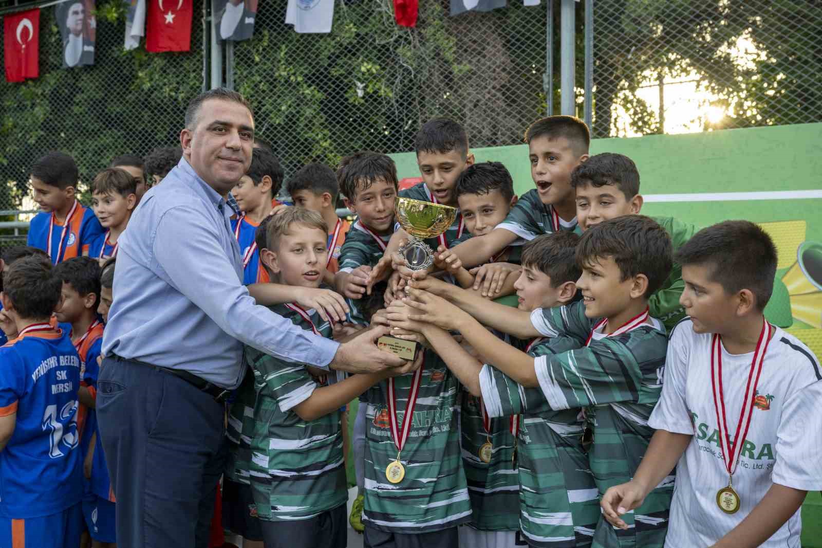 Mersin’de ’U-11/U-12 Futbol Şenliği Ligi’ ödül töreni ile son buldu