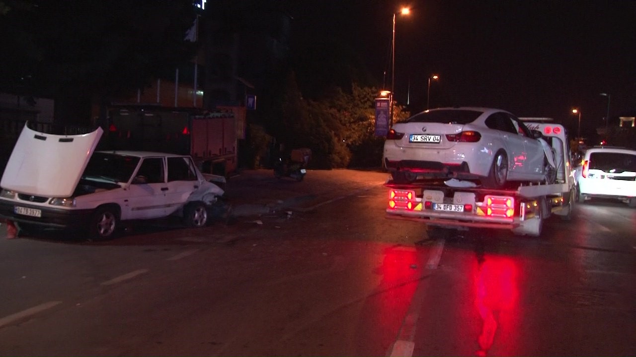 Üsküdar’da iki otomobil çarpıştı: 1 yaralı