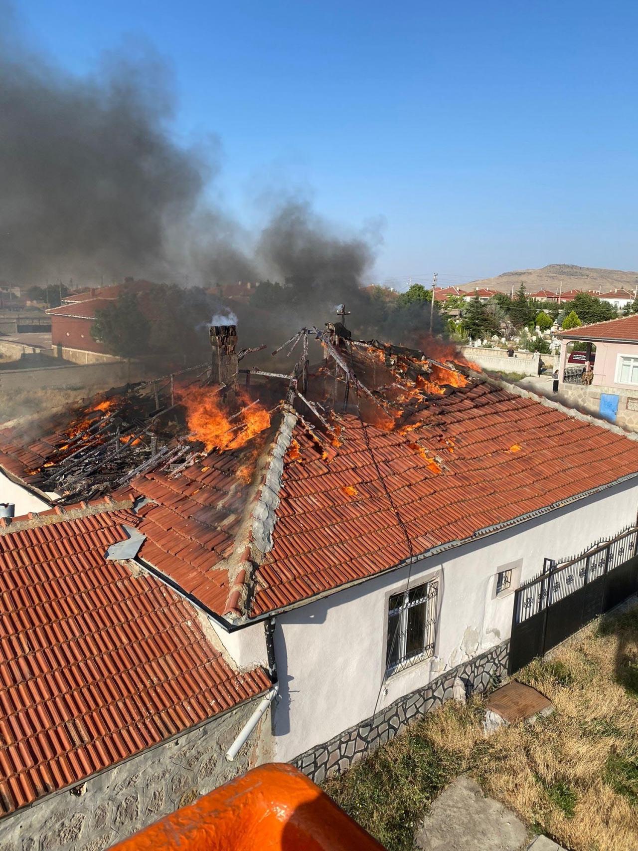 Anne ve oğlu dün yangında ölmüştü! Kızı da bugün başka evde ölü bulundu