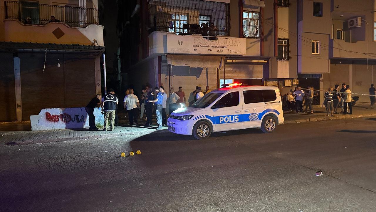 Adana'da silahlı kavga: Marketten çıkıp evine dönen vatandaş canından oldu