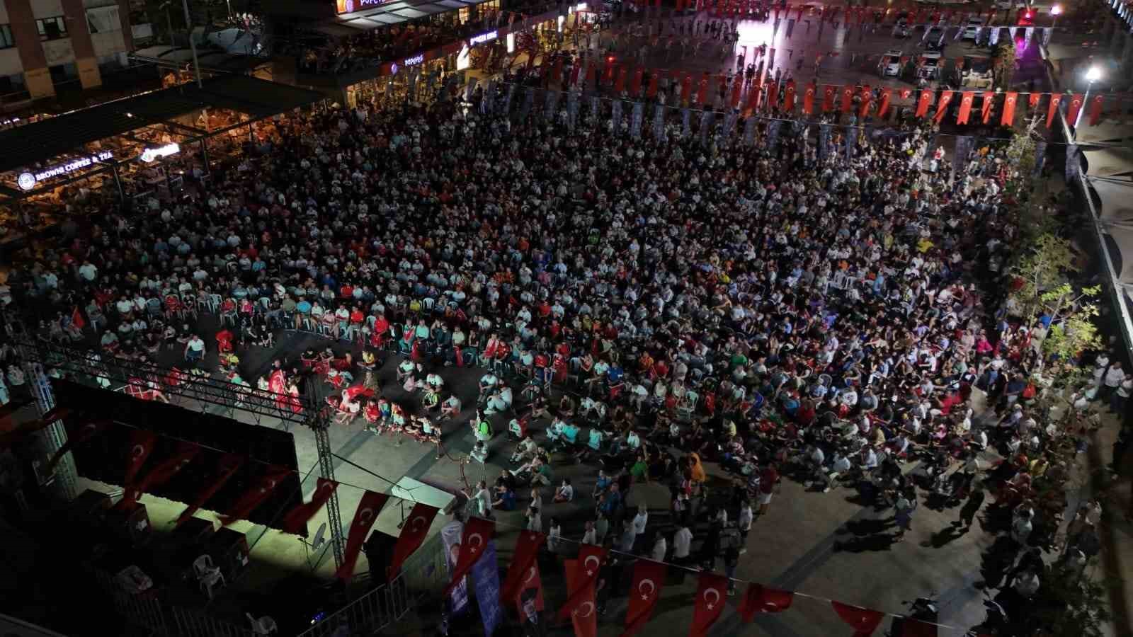 Aydın Büyükşehir, dev ekranlarda milli maç heyecanı yaşattı