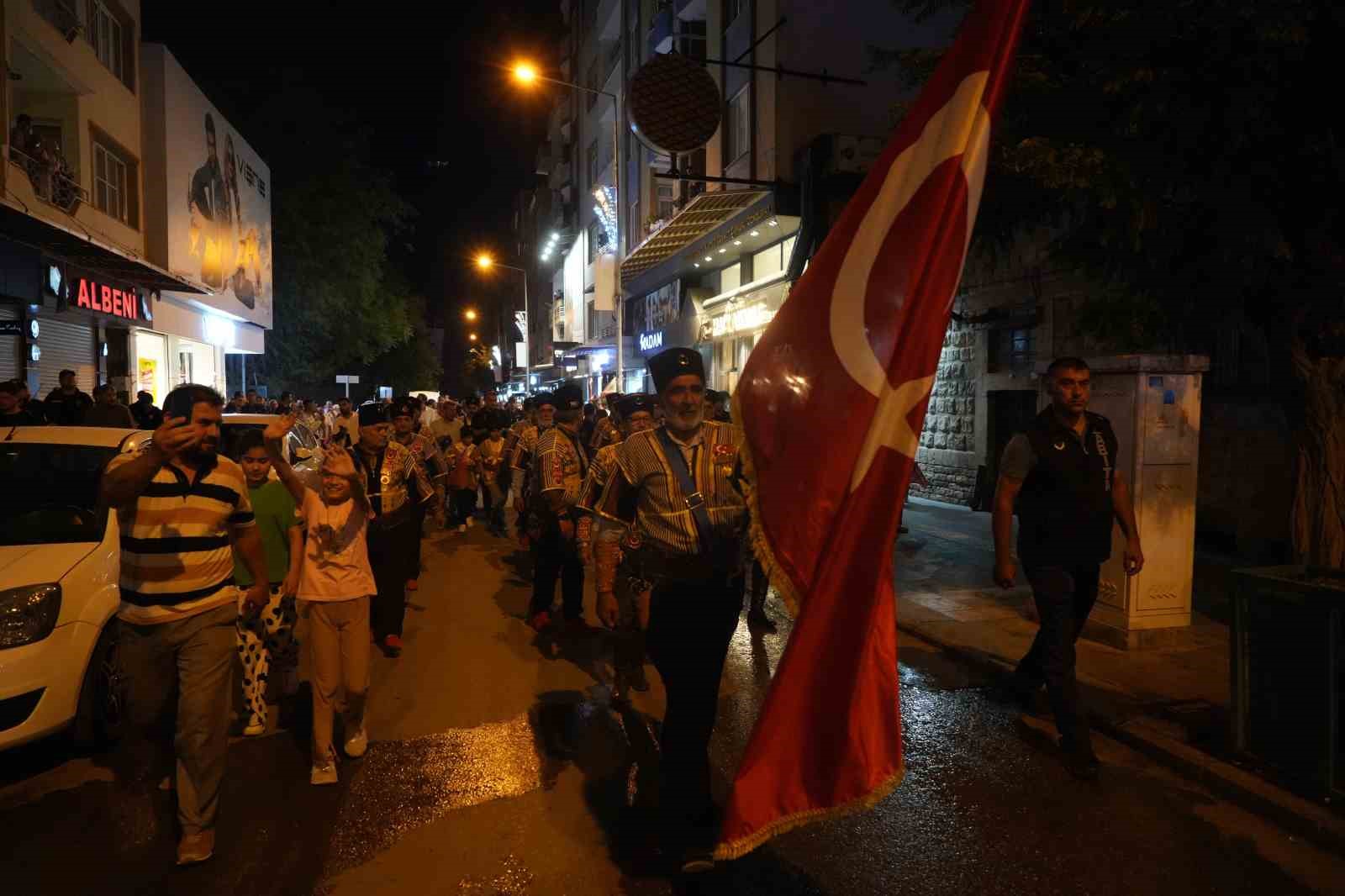 Sınırın sıfır noktası Kilis’te ’15 Temmuz’ kortej yürüyüşü yapıldı