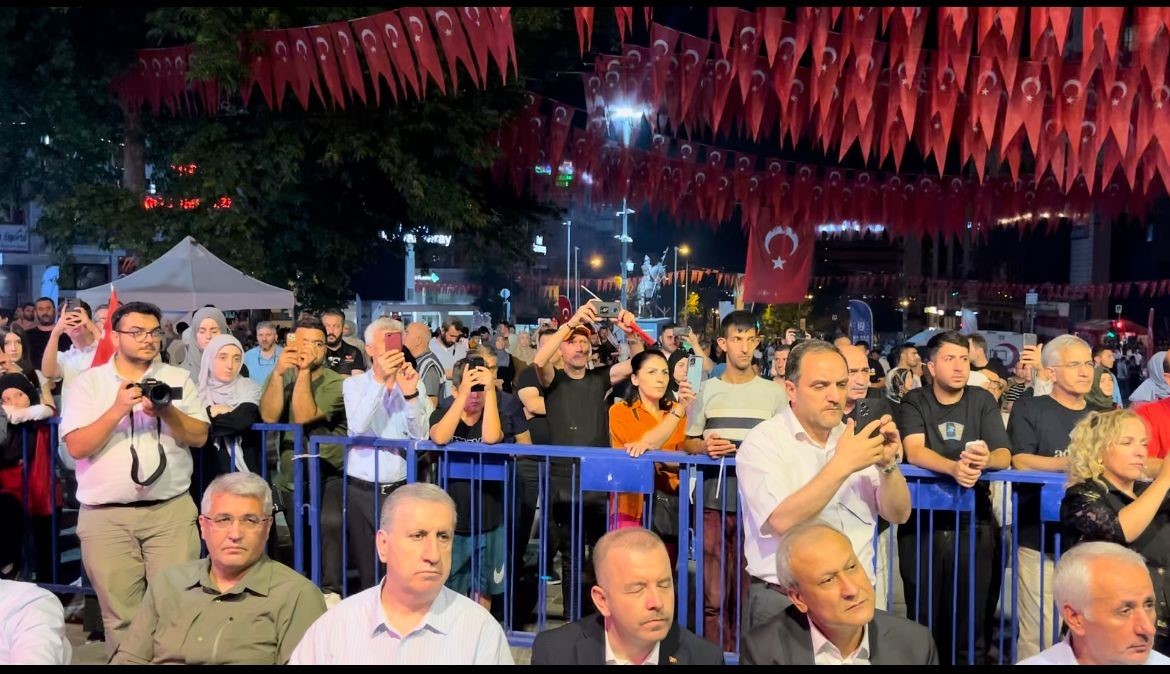 15 Temmuz Demokrasi ve Milli Birlik Günü anma programı çerçevesinde şehitler için dualar okundu