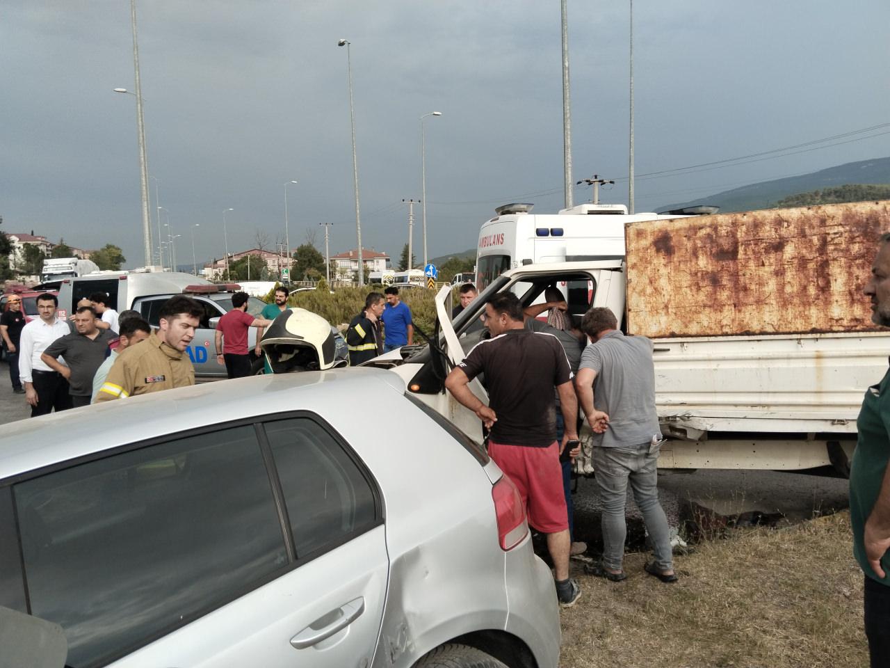 Karabük'te zincirleme kaza: 2'si ağır 4 yaralı