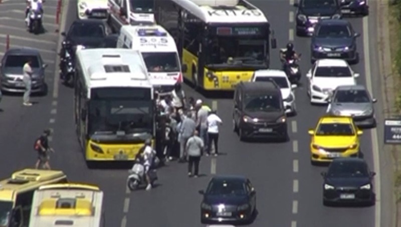 Şişli’de epilepsi krizi nedeniyle motosikletten düştü: Otobüsün altında kalmaktan son anda kurtuldu