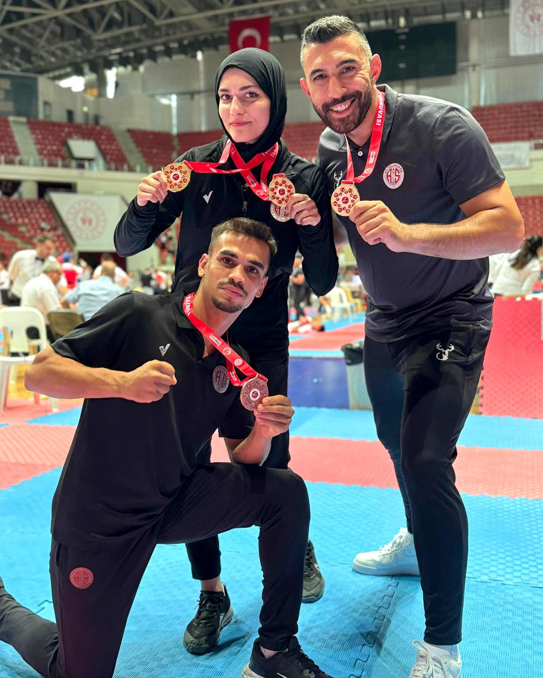 Antalyasporlu boksörler, Konya’da 4 madalya kazandı