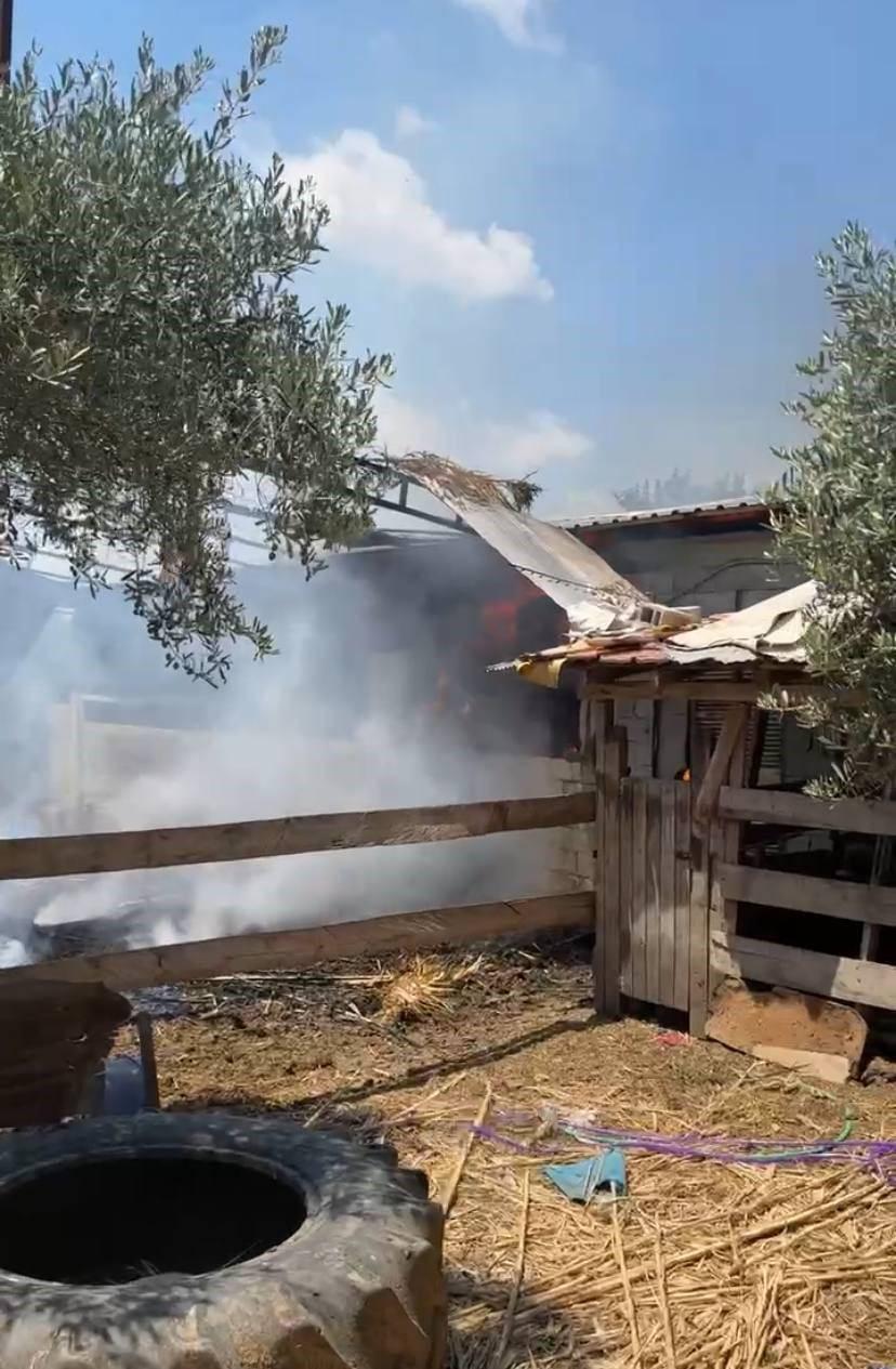 Korkulan olmadı: Samanlık yangını kısa sürede söndürüldü